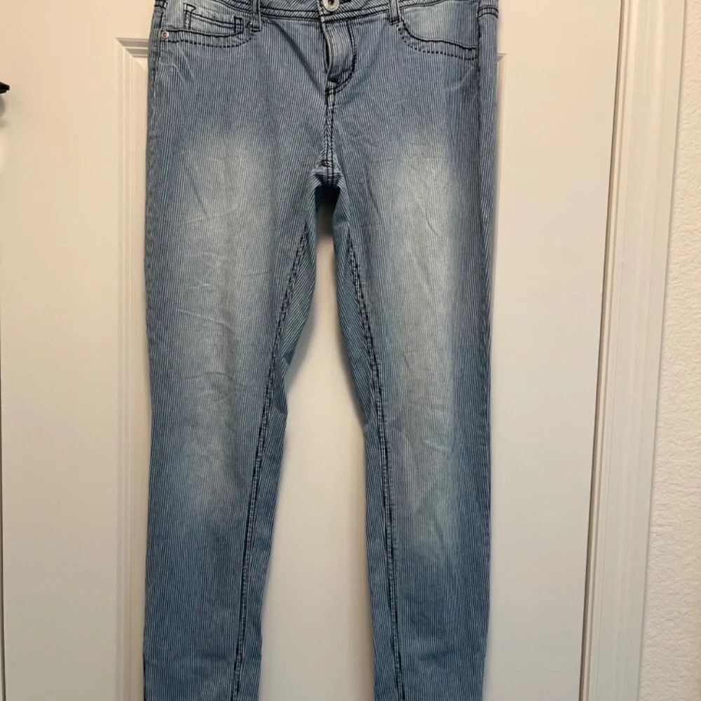 ReWash Low Rise Jeans - Size 7 - Denim & White Pin Stripe - EUC - Picture 5 of 14